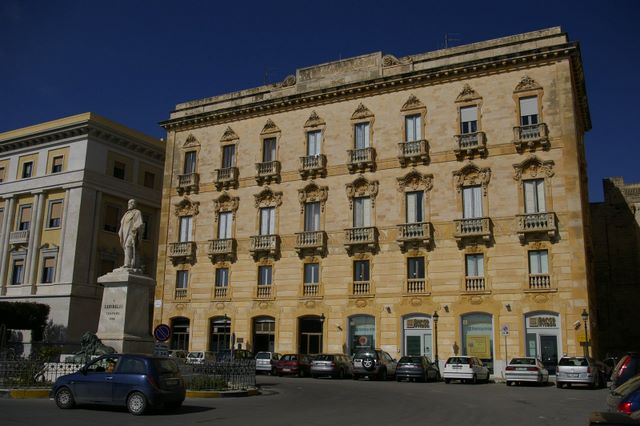 trapani_palazzo_melilli_an_der_piazza_garibaldi.jpg (large)